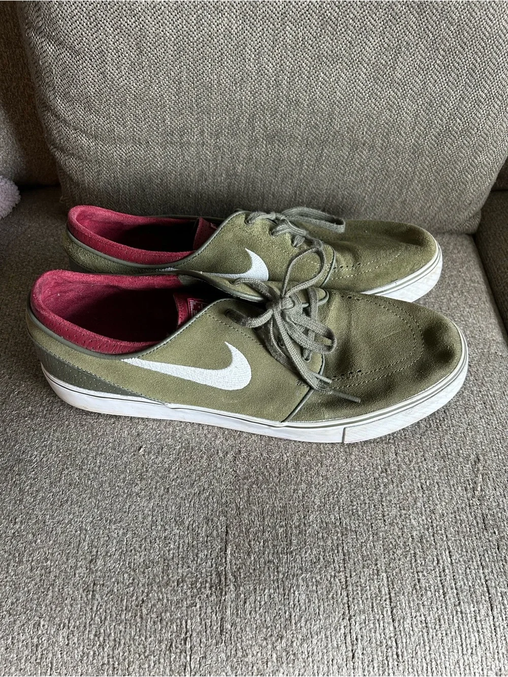Nike Men’s SB Stefan Janoski Medium Olive/White Team Red Shoe 333824-216 Size 13
